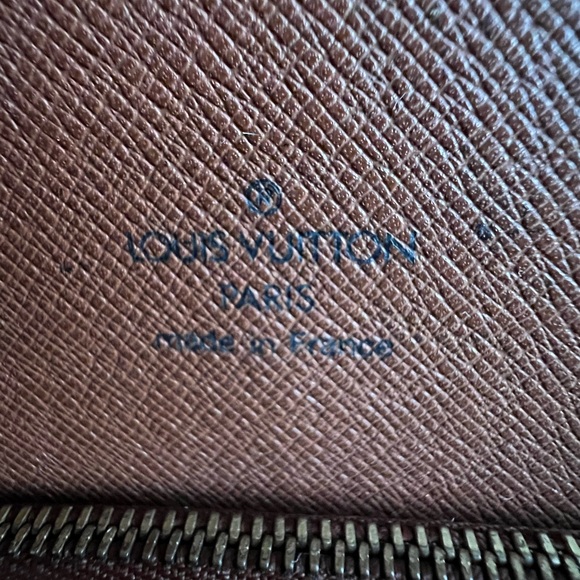 Authentic Louis Vuitton Courcelles Shoulder Bag/ Crossbody - Picture 10 of 15